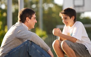 Cha mẹ có con trai cần biết: Có những việc càng quản càng tệ