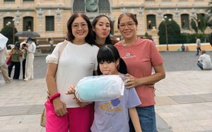 Mẹ chồng, mẹ ruột Lê Phương trẻ đẹp ở tuổi xế chiều