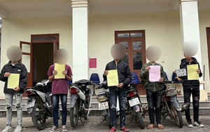 Điều khiển xe máy chưa đủ tuổi, không gương, không giấy phép lái xe, 5 thanh thiếu niên bị xử phạt 