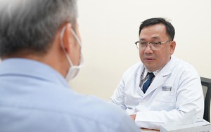 Thấy nước tiểu nổi bọt kéo dài, người đàn ông 59 tuổi đi khám phát hiện bệnh thận mạn giai đoạn 3