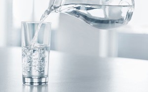 Người bệnh ung thư uống nước thế nào là hợp lý?