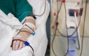 Thiếu niên 15 tuổi nhập viện cấp cứu sau khi 'thụt dầu' liền lúc 300 cái