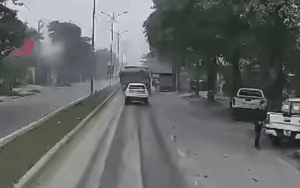 Tai nạn giữa 2 xe tải khiến một chiến sĩ CSGT và 1 người dân tử vong ở Thái Nguyên