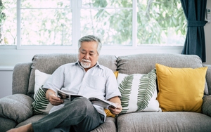 Nghỉ hưu sớm để tận hưởng, cựu hiệu trưởng hối hận khi mỗi tháng tiêu vượt lương hưu