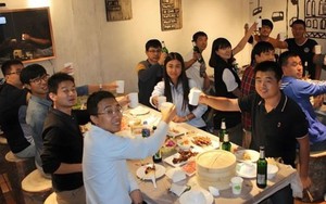 Sau buổi họp lớp, tôi quyết định ngừng so sánh chồng với người khác