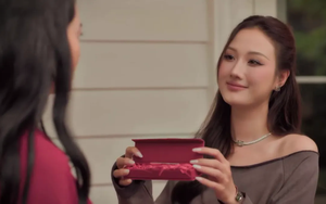 NSƯT Quách Thu Phương bị gái quán bar 'dằn mặt' trong 'Bước chân vào đời'