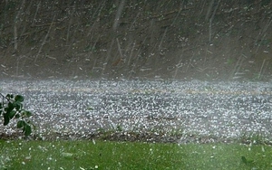 Những khu vực này thời tiết hôm nay có mưa to kèm dông lốc, mưa đá do ảnh hưởng của không khí lạnh