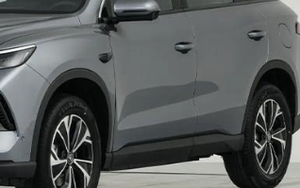SUV hybrid hạng C giá 399 triệu đồng đẹp sang chảnh, trang bị sánh ngang Honda CR-V và Hyundai Tucson, tiêu thụ chỉ 3,2L/100 km, rẻ ngang Kia Morning được lòng chị em 40