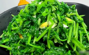 Loại rau dại giúp thanh nhiệt ngày hè, đem trộn tỏi giòn ngọt đưa cơm vô cùng