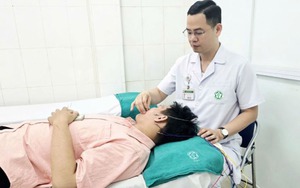 Ngâm bể sục rồi ngủ điều hòa, nam sinh liệt mặt sau một đêm