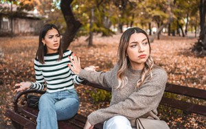Sàng lọc bạn bè: 3 kiểu người càng thân càng hại, khôn ngoan thì phải sớm 'cắt đứt'