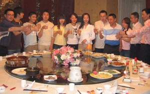 Không được mời họp lớp, tôi giận tím mặt, vài ngày sau lại thầm cảm ơn vì quyết định ấy