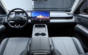 Sedan điện giá 210 triệu đồng đẹp long lanh, đi 660 km/lần sạc, đổi pin nhanh như xe máy điện, có LiDAR, rẻ hơn Kia Morning, chỉ như Honda SH đúng gu chị em thích