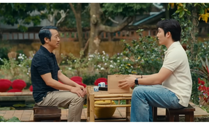 Vừa mới yêu Ngọc Huyền, Đình Tú đã mua quà nịnh 'bố vợ tương lai'