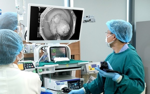 Đau bụng, người phụ nữ đi khám phát hiện tổn thương tiền ung thư ở vị trí khó ngờ