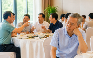 U60 từ chối họp lớp lần 2 khi chứng kiến màn khoe giàu và định giá bạn bè dựa trên địa vị xã hội