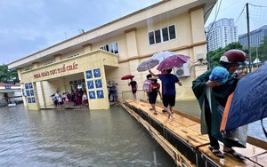 Sau lệnh mở cửa xả đáy hồ Hòa Bình: Hà Nội yêu cầu người dân dọc 3 tuyến đê khẩn trương chủ động ứng phó