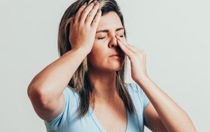 Người phụ nữ 48 tuổi nghẹt mũi kéo dài, bác sĩ phát hiện nhiều ổ nấm trong xoang hàm