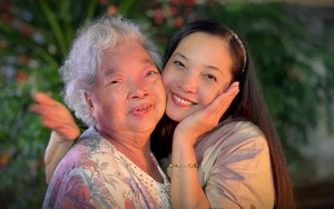 Các con của NSƯT Lê Vi từ Pháp về thăm bà ngoại