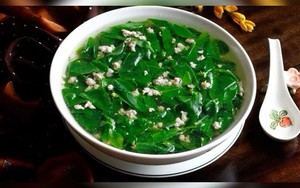 Loại rau nấu canh phổ biến được nhiều người yêu thích nhưng 4 nhóm người này cần thận trọng