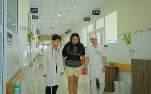 Bé gái 13 tuổi phát hiện thoát vị đĩa đệm nặng từ dấu hiệu nhiều bạn trẻ Việt mắc phải