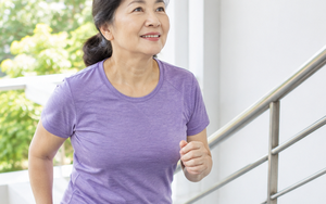 Sau tuổi 50, leo cầu thang có thể giúp tăng cường sức khỏe tim mạch