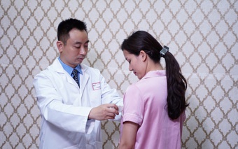 “Phù thủy” giải cứu nỗi ám ảnh vú “khổng lồ” cho phụ nữ