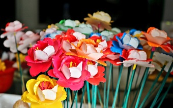 Chùm ảnh: Ngắm những bông hoa làm bằng giấy đẹp hơn hoa thật ngày giáp Tết