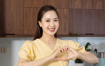 Hồng Diễm được khen là 'đại mỹ nhân' khi ngày càng quyến rũ
