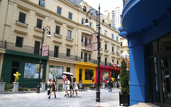 Xuất hiện phố đi bộ phong cách Âu khiến giới trẻ mê mẩn 'quên lối về'