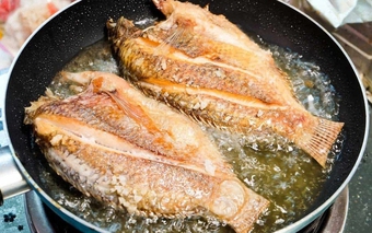 Tiết lộ cách rán cá kiểu mới: Ngoài giòn trong mềm, không bắn, không nát, không ngấm dầu