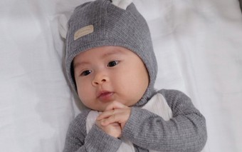 Ngọc Hân 'lịm tim' với loạt biểu cảm dễ thương của con trai 3 tháng tuổi