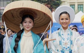 Con gái MC Quyền Linh 'gây sốt' khi diện Việt phục, 'đọ sắc' với H'Hen Niê