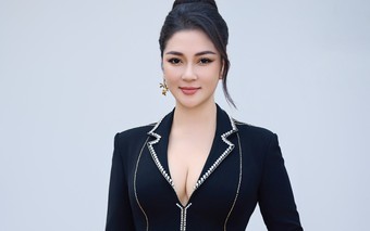 Hoa hậu Nguyễn Thị Huyền khoe vẻ đẹp gợi cảm tuổi 40