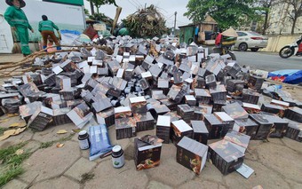 Thực phẩm bảo vệ sức khỏe An Vị Mộc Linh đổ đống trên đường Nguyễn Lân (Thanh Xuân, Hà Nội), lãnh đạo địa phương nói gì?