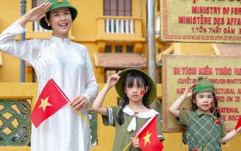Hoa hậu Ngọc Hân, Hòa Minzy 'gây sốt' với hình ảnh đẹp hướng tới Đại lễ 30/4