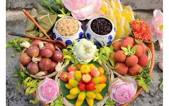 Chiêm ngưỡng mâm cúng Tết Đoan Ngọ 'đẹp như tranh' của mẹ đảm Hà thành: Gói trọn hồn Việt trong từng lễ vật