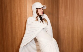 Style áo chống nắng gây chú ý của Hồ Ngọc Hà