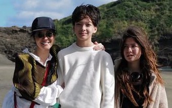 Cặp song sinh Tôm - Tép nhà Hồng Nhung hiếm hoi lộ diện