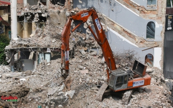 Sau gần 1 tháng thi công phá dỡ, tòa nhà 'Hàm Cá mập' hiện ra sao?