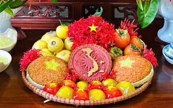 Mâm cỗ Vu Lan cờ đỏ sao vàng 'gây bão' mạng xã hội: Khi đạo hiếu hòa cùng niềm tự hào dân tộc