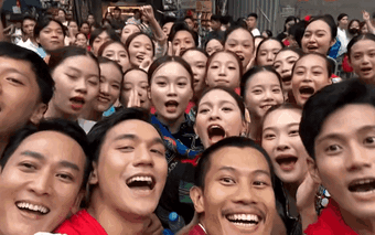 Dàn diễn viên 'Mưa đỏ' xuất hiện tại buổi sơ duyệt A80: Niềm tự hào của những 'người lính' trên màn ảnh