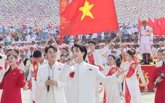 'Quán quân xấu nhất lịch sử' xuất hiện rạng rỡ trong 'khung hình A80', làm được một việc khiến nhiều người nể phục