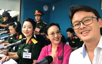 Căn nhà xanh mát của giọng đọc nam ấm cúng tại lễ diễu binh, diễu hành A80