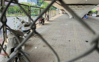 Loạt bãi xe dưới gầm cầu Hà Nội: Nơi đóng cửa, nơi vẫn tấp nập hoạt động