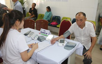 Hàng trăm người yếu thế được khám sức khỏe miễn phí, Hà Nội tăng tốc mục tiêu chăm sóc sức khỏe toàn dân