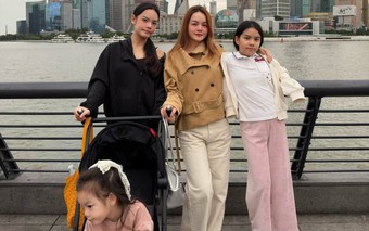 Phạm Quỳnh Anh và 3 con gây chú ý ở Thượng Hải