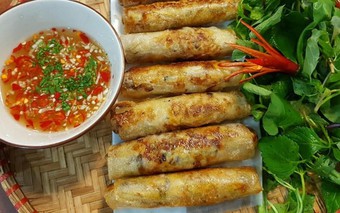 Rán nem muốn vàng giòn, để lâu không ỉu: Bí quyết nằm ở khâu chuẩn bị nhân