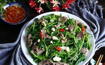 Loại rau dại nghe tên thấy 'bốc mùi', nhưng là vị thuốc hỗ trợ tiêu hóa và giải độc cực tốt, chế biến đơn giản