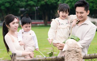 Hai nhóc tỳ nhà MC Hạnh Phúc gây chú ý